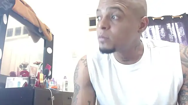 Snapshot of hot_and_naughty_latin chatting on 11-17-25, 05:30 hot and naughty latin online show from 11-17-25, 05:30