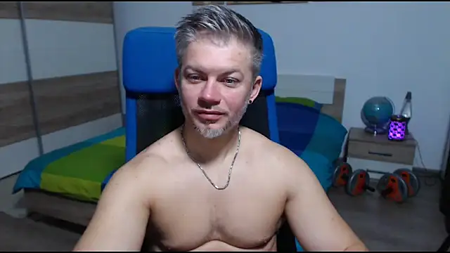 RobbyShawz online show from 10-13-25, 04:01