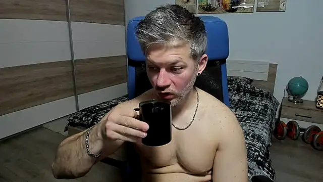 Snapshot of RobbyShawz chatting on 04-28-26, 05:45 RobbyShawz online show from 04-28-26, 05:45