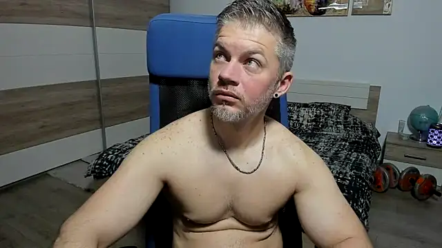 Snapshot of RobbyShawz chatting on 05-18-26, 04:40 RobbyShawz online show from 05-18-26, 04:40