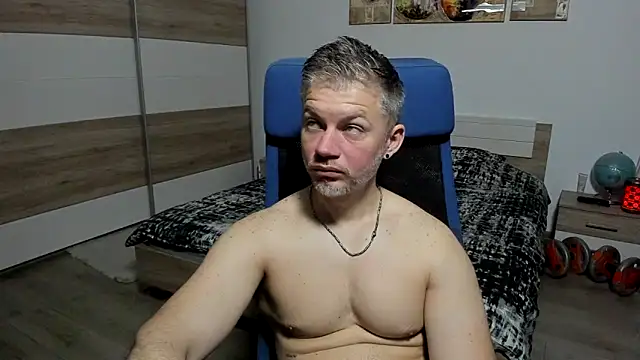 Snapshot of RobbyShawz chatting on 05-21-26, 04:30 RobbyShawz online show from 05-21-26, 04:30