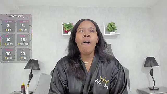 Snapshot of Rianamanson chatting on 02-23-25, 01:24 Rianamanson online show from 02-23-25, 01:24