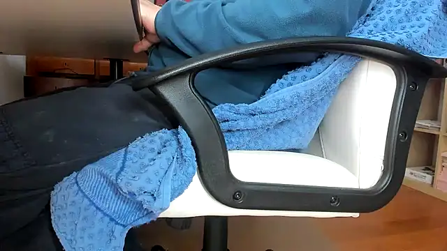 Snapshot of leccaleccafiga chatting on 12-13-25, 07:53 leccaleccafiga online show from 12-13-25, 07:53