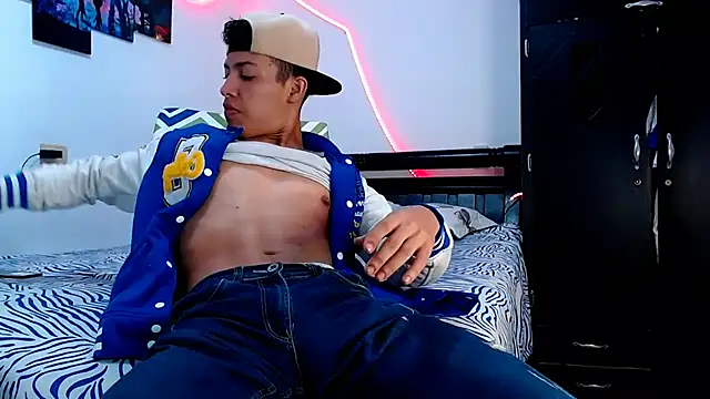 Snapshot of littleyork chatting on 02-10-25, 11:57 littleyork online show from 02-10-25, 11:57