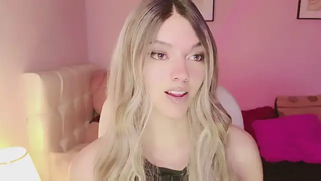 Snapshot of EvaEvangeline chatting on 12-14-25, 01:05 EvaEvangeline online show from 12-14-25, 01:05