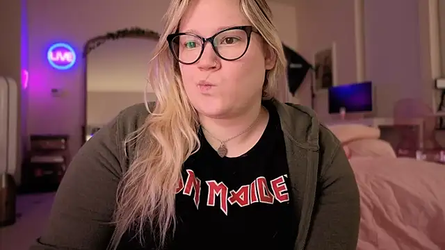 PiggyRose online show from 03-21-26, 01:43