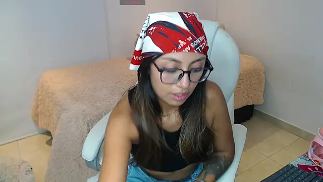 Snapshot of Gabi_morales chatting on 12-05-24, 03:04 Gabi morales online show from 12-05-24, 03:04