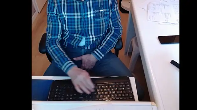 Snapshot of dutchpornking chatting on 02-10-25, 07:58 dutchpornking online show from 02-10-25, 07:58