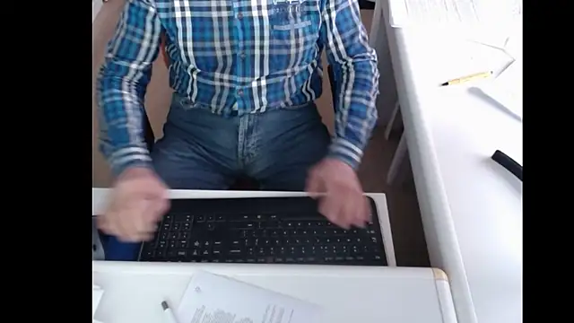 Snapshot of dutchpornking chatting on 02-11-25, 07:54 dutchpornking online show from 02-11-25, 07:54