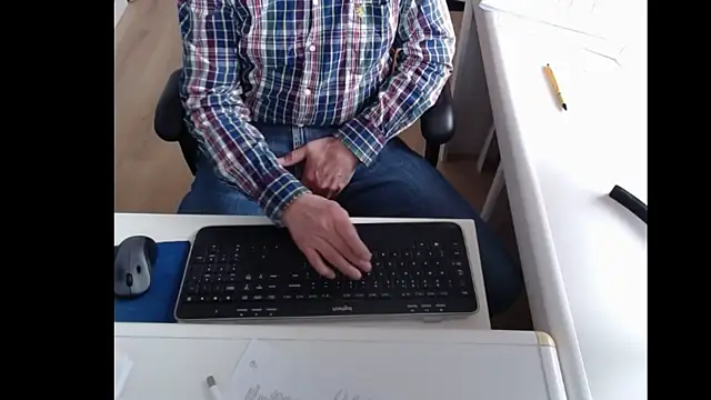 Snapshot of dutchpornking chatting on 02-11-25, 11:43 dutchpornking online show from 02-11-25, 11:43