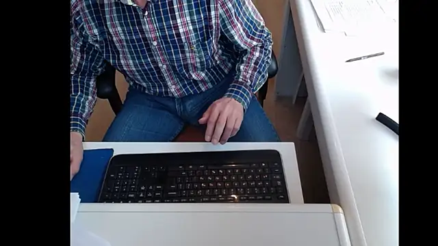 Snapshot of dutchpornking chatting on 02-14-25, 10:59 dutchpornking online show from 02-14-25, 10:59