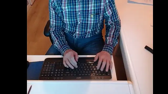 Snapshot of dutchpornking chatting on 02-15-25, 04:56 dutchpornking online show from 02-15-25, 04:56