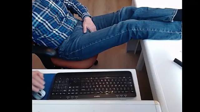 Snapshot of dutchpornking chatting on 02-18-25, 02:38 dutchpornking online show from 02-18-25, 02:38