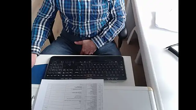 Snapshot of dutchpornking chatting on 02-20-25, 09:33 dutchpornking online show from 02-20-25, 09:33