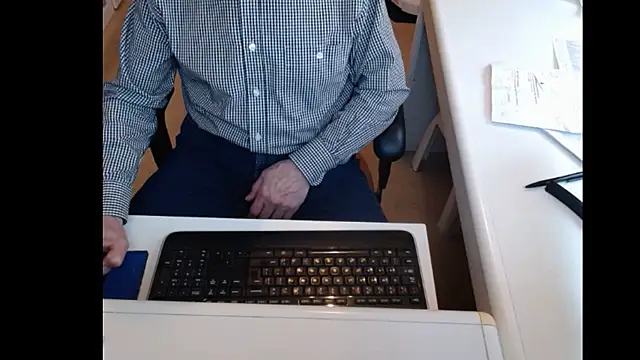 Snapshot of dutchpornking chatting on 02-20-25, 01:40 dutchpornking online show from 02-20-25, 01:40