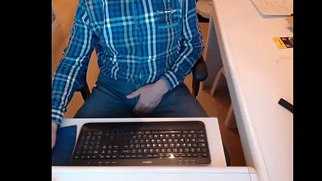 Snapshot of dutchpornking chatting on 02-21-25, 06:15 dutchpornking online show from 02-21-25, 06:15