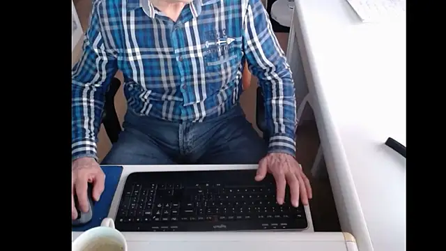 Snapshot of dutchpornking chatting on 02-22-25, 08:18 dutchpornking online show from 02-22-25, 08:18