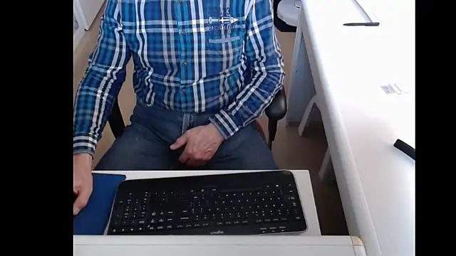 Snapshot of dutchpornking chatting on 02-23-25, 12:59 dutchpornking online show from 02-23-25, 12:59