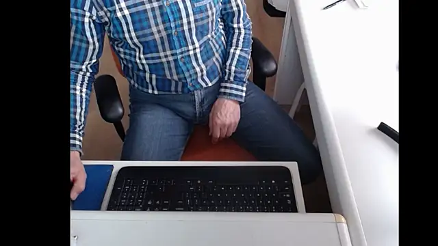 Snapshot of dutchpornking chatting on 02-25-25, 11:30 dutchpornking online show from 02-25-25, 11:30