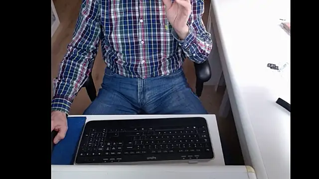 Snapshot of dutchpornking chatting on 02-27-25, 11:20 dutchpornking online show from 02-27-25, 11:20