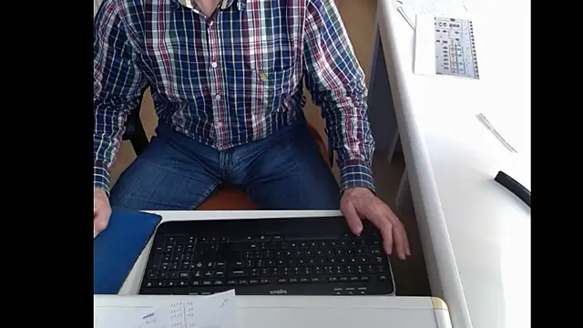 Snapshot of dutchpornking chatting on 03-05-25, 11:06 dutchpornking online show from 03-05-25, 11:06