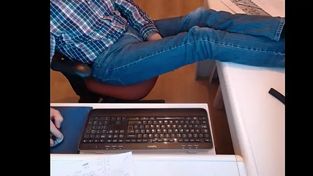 Snapshot of dutchpornking chatting on 03-05-25, 05:29 dutchpornking online show from 03-05-25, 05:29