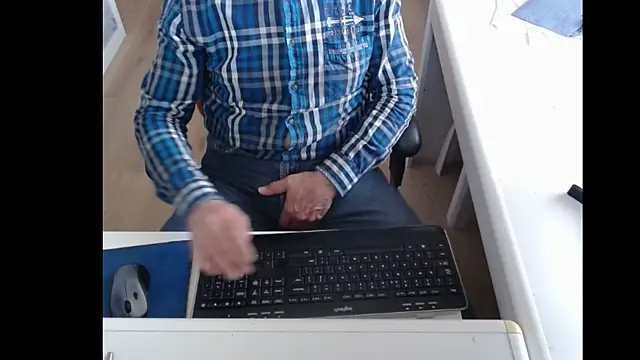 Snapshot of dutchpornking chatting on 03-09-25, 08:40 dutchpornking online show from 03-09-25, 08:40