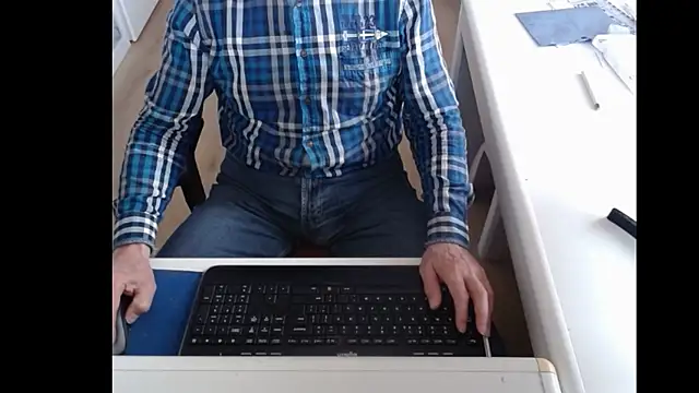 Snapshot of dutchpornking chatting on 03-10-25, 07:53 dutchpornking online show from 03-10-25, 07:53