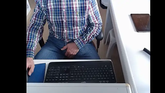 Snapshot of dutchpornking chatting on 03-12-25, 11:53 dutchpornking online show from 03-12-25, 11:53