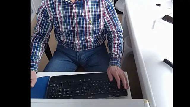 Snapshot of dutchpornking chatting on 03-14-25, 11:34 dutchpornking online show from 03-14-25, 11:34