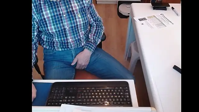 Snapshot of dutchpornking chatting on 03-15-25, 04:54 dutchpornking online show from 03-15-25, 04:54