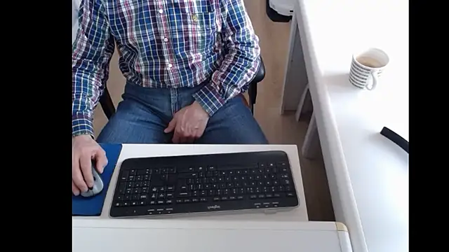 Snapshot of dutchpornking chatting on 03-16-25, 08:10 dutchpornking online show from 03-16-25, 08:10