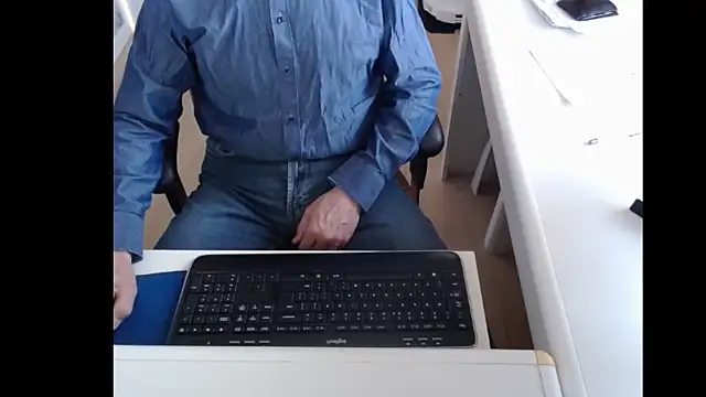 Snapshot of dutchpornking chatting on 03-18-25, 07:30 dutchpornking online show from 03-18-25, 07:30