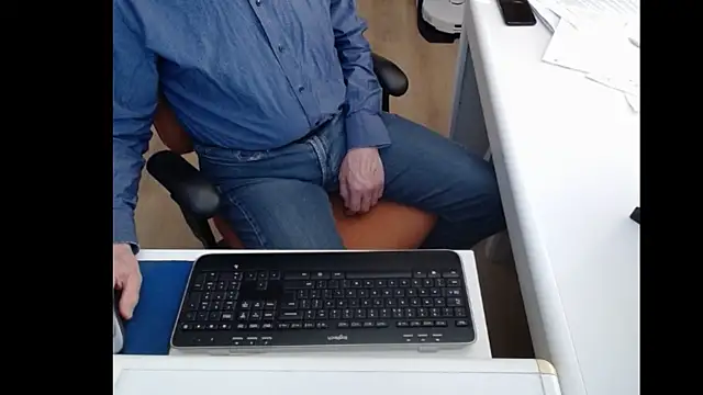 Snapshot of dutchpornking chatting on 03-18-25, 03:21 dutchpornking online show from 03-18-25, 03:21