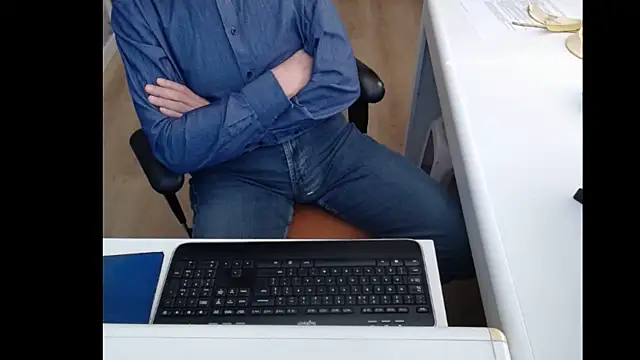 Snapshot of dutchpornking chatting on 03-19-25, 12:45 dutchpornking online show from 03-19-25, 12:45