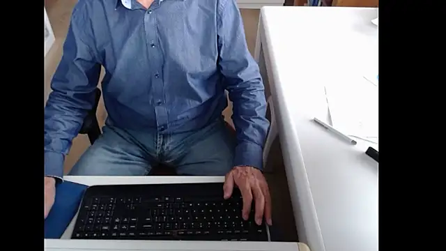 Snapshot of dutchpornking chatting on 09-17-25, 08:49 dutchpornking online show from 09-17-25, 08:49