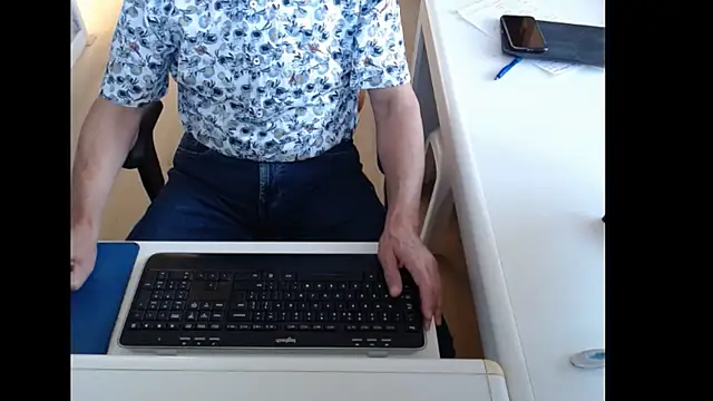 Snapshot of dutchpornking chatting on 09-28-25, 07:25 dutchpornking online show from 09-28-25, 07:25