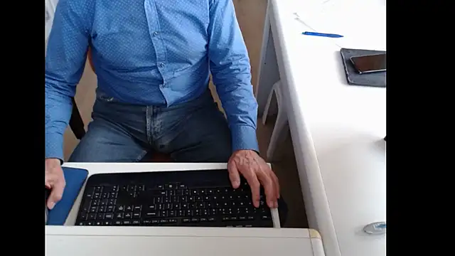 Snapshot of dutchpornking chatting on 09-29-25, 07:46 dutchpornking online show from 09-29-25, 07:46