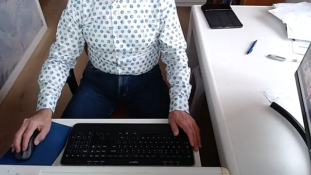 Snapshot of dutchpornking chatting on 10-10-25, 06:45 dutchpornking online show from 10-10-25, 06:45