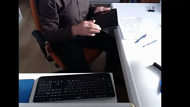 Snapshot of dutchpornking chatting on 10-26-25, 12:00 dutchpornking online show from 10-26-25, 12:00