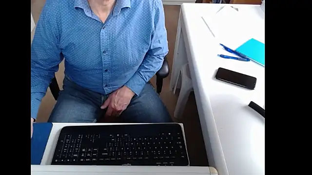 Snapshot of dutchpornking chatting on 10-29-25, 08:38 dutchpornking online show from 10-29-25, 08:38