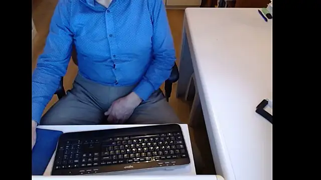 Snapshot of dutchpornking chatting on 11-18-25, 08:08 dutchpornking online show from 11-18-25, 08:08