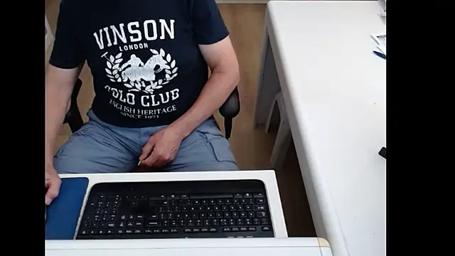 Snapshot of dutchpornking chatting on 06-18-26, 10:52 dutchpornking online show from 06-18-26, 10:52