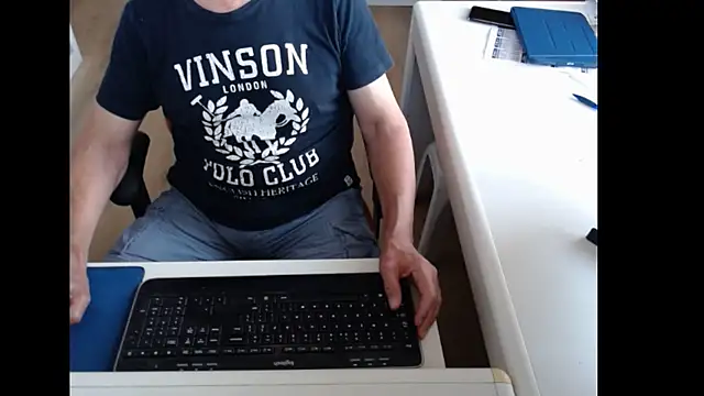 Snapshot of dutchpornking chatting on 06-19-26, 06:29 dutchpornking online show from 06-19-26, 06:29