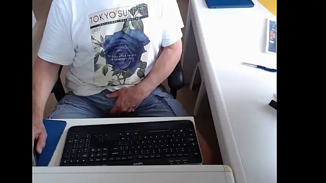 Snapshot of dutchpornking chatting on 06-27-26, 06:18 dutchpornking online show from 06-27-26, 06:18