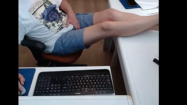 Snapshot of dutchpornking chatting on 06-27-26, 01:17 dutchpornking online show from 06-27-26, 01:17
