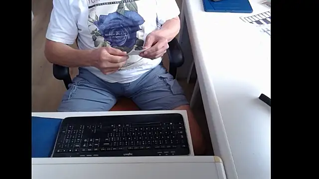 Snapshot of dutchpornking chatting on 07-07-26, 11:36 dutchpornking online show from 07-07-26, 11:36