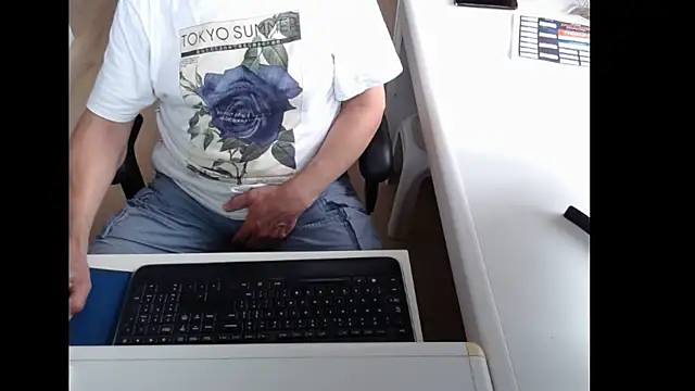 Snapshot of dutchpornking chatting on 07-08-26, 06:40 dutchpornking online show from 07-08-26, 06:40