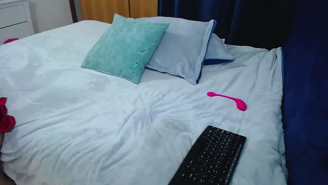 Snapshot of mondirty70 chatting on 02-14-26, 07:49 mondirty70 online show from 02-14-26, 07:49