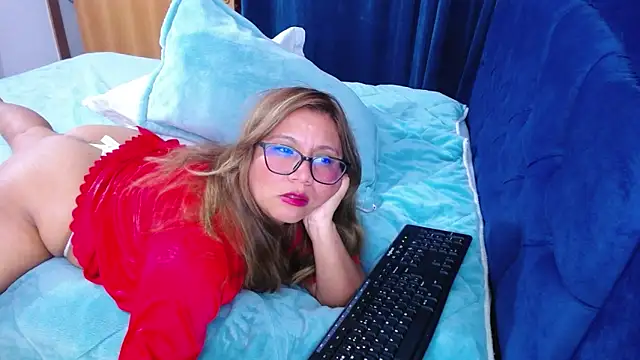 Snapshot of mondirty70 chatting on 05-23-26, 02:28 mondirty70 online show from 05-23-26, 02:28